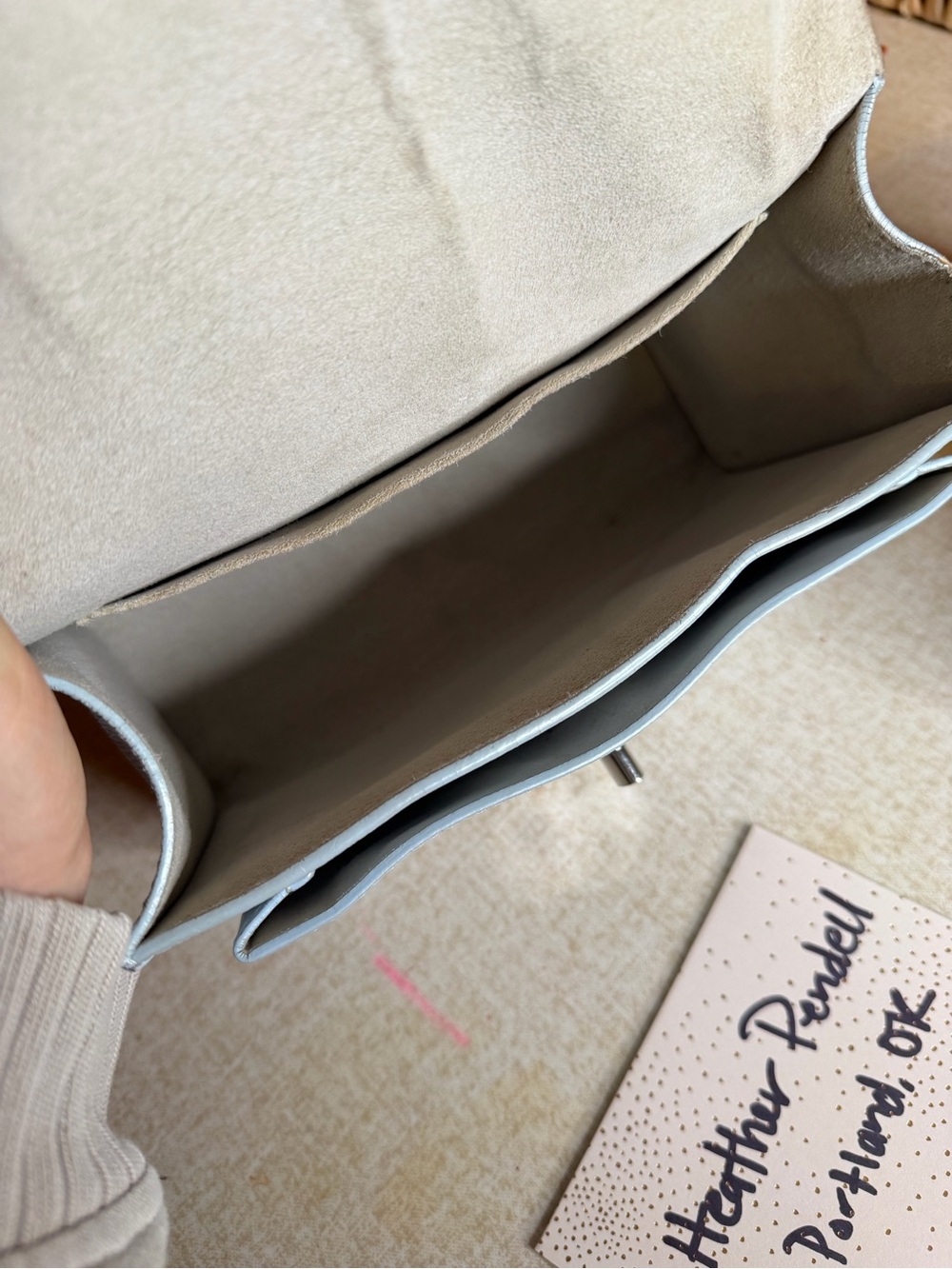 Louis Vuitton Lockme II BB - Picture 13 of 16